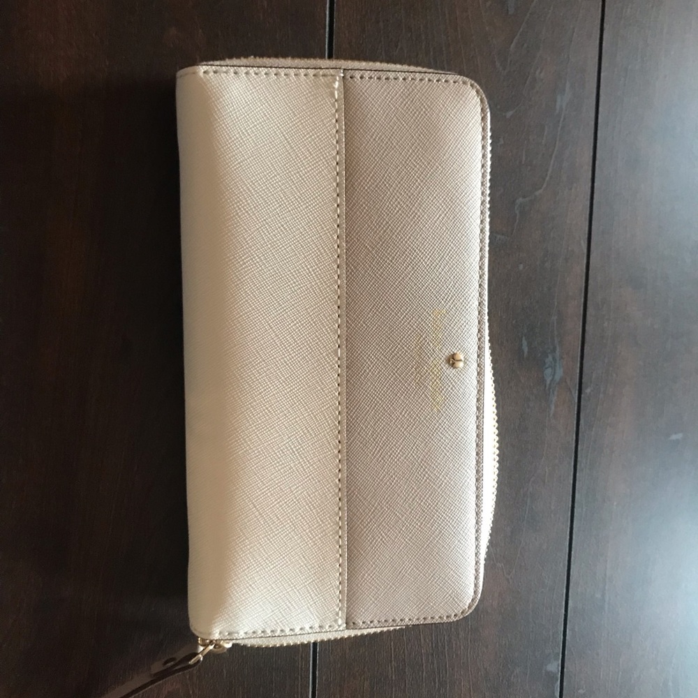 NWT Kate Spade Lacey Ivory White Billfold Wallet